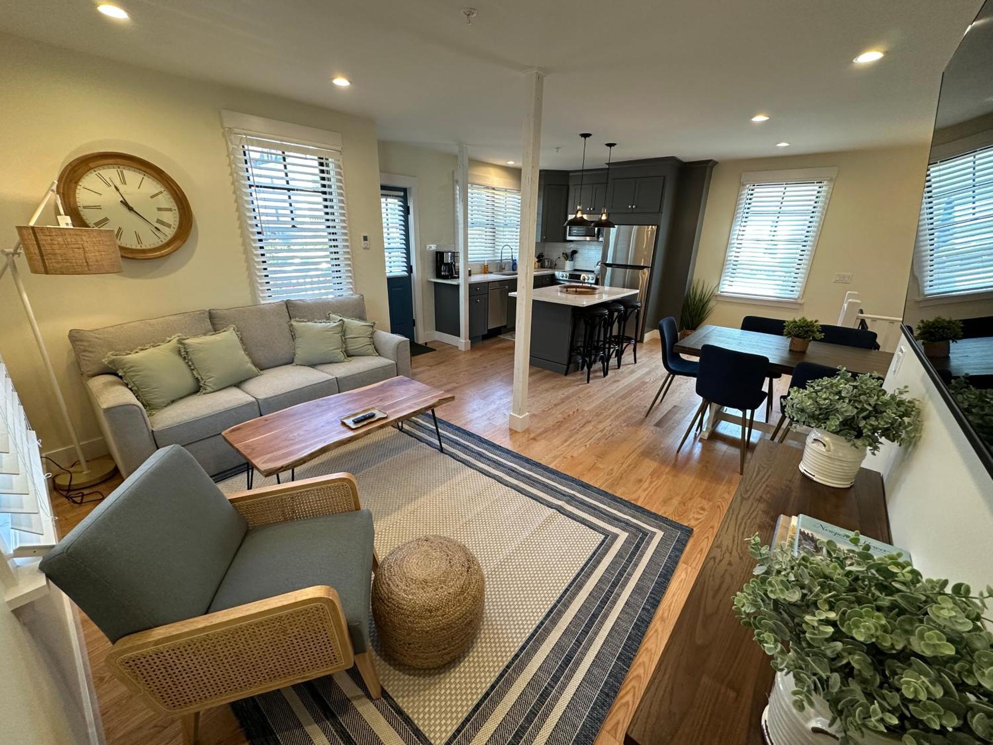 Prime Location! Renovated House! 6 Bed4 Bath Villa Newport Exterior photo